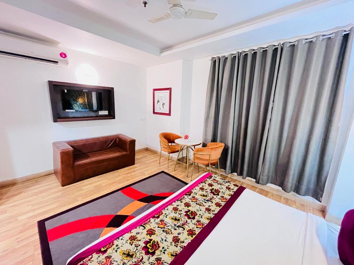 Hotel At Residency Kaushambi Couple Friendly Газиабад Екстериор снимка