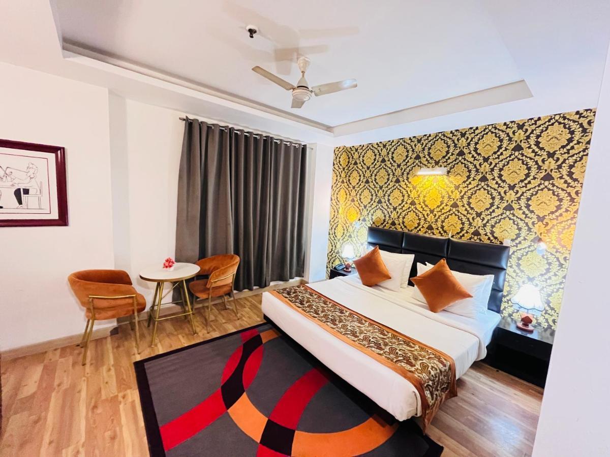 Hotel At Residency Kaushambi Couple Friendly Газиабад Екстериор снимка