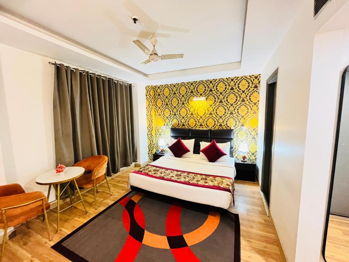 Hotel At Residency Kaushambi Couple Friendly Газиабад Екстериор снимка