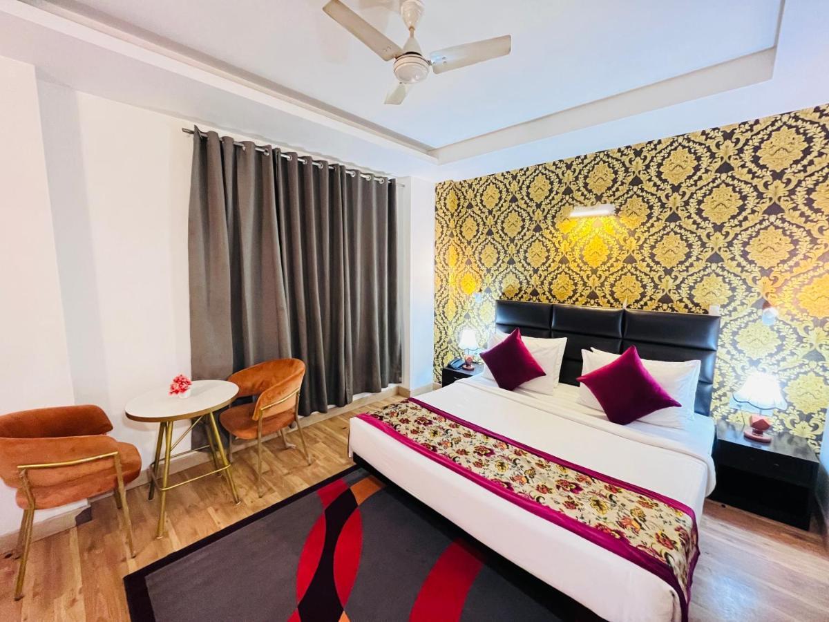 Hotel At Residency Kaushambi Couple Friendly Газиабад Екстериор снимка