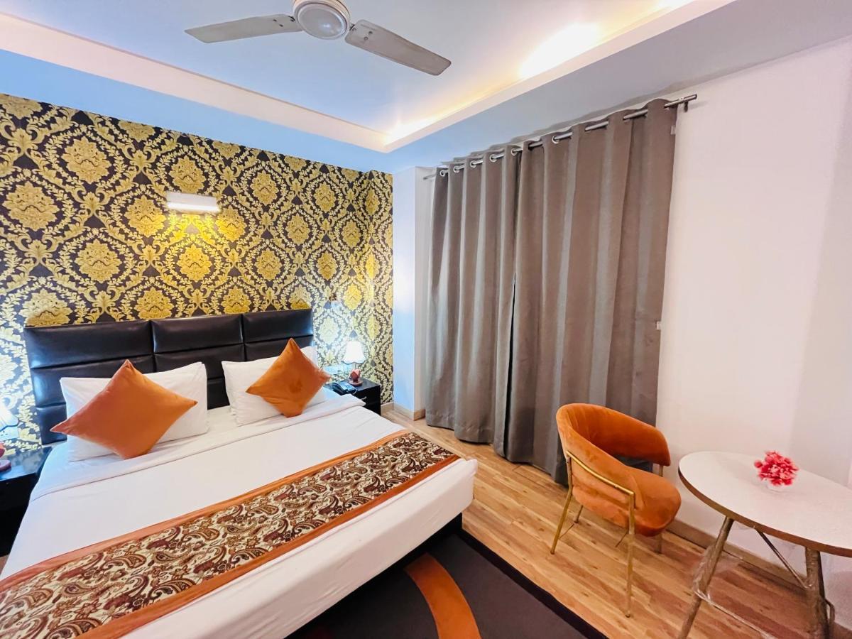 Hotel At Residency Kaushambi Couple Friendly Газиабад Екстериор снимка