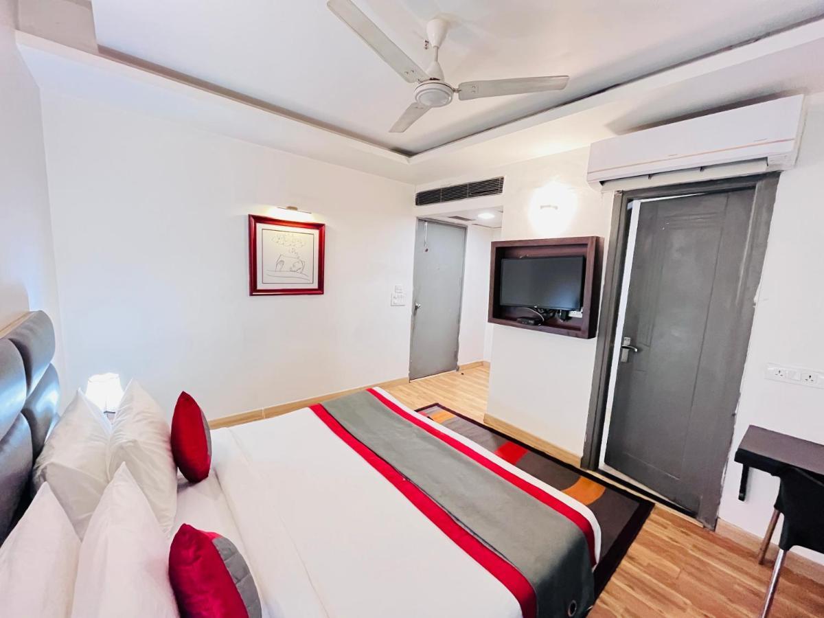 Hotel At Residency Kaushambi Couple Friendly Газиабад Екстериор снимка
