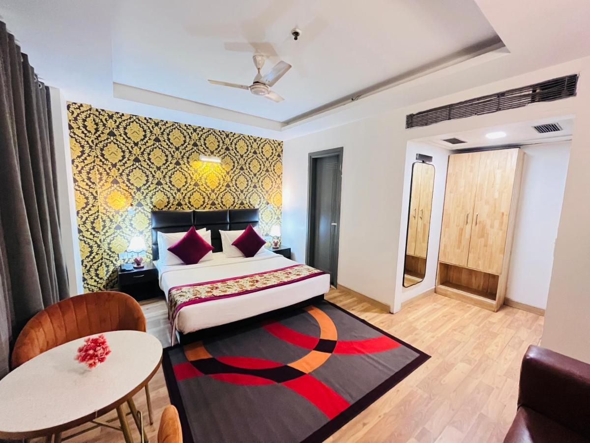 Hotel At Residency Kaushambi Couple Friendly Газиабад Екстериор снимка