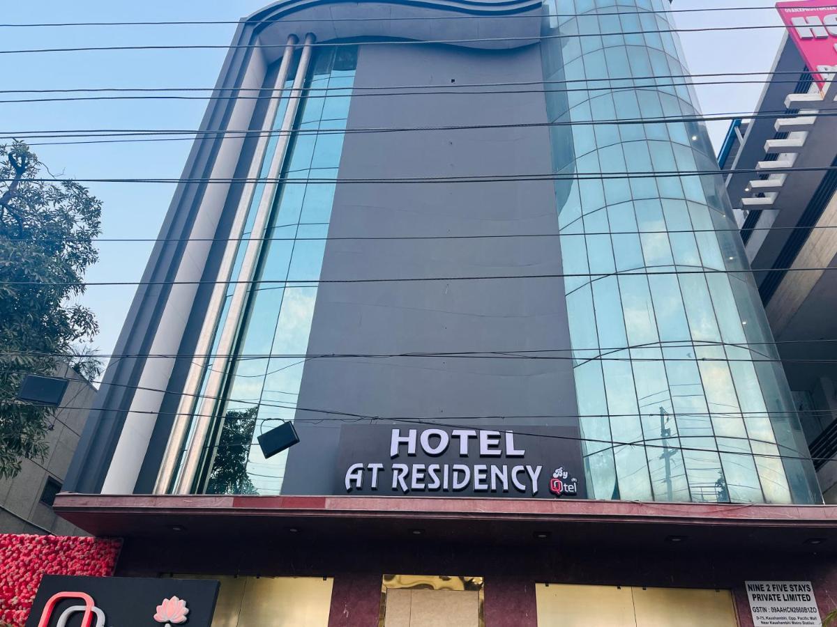 Hotel At Residency Kaushambi Couple Friendly Газиабад Екстериор снимка