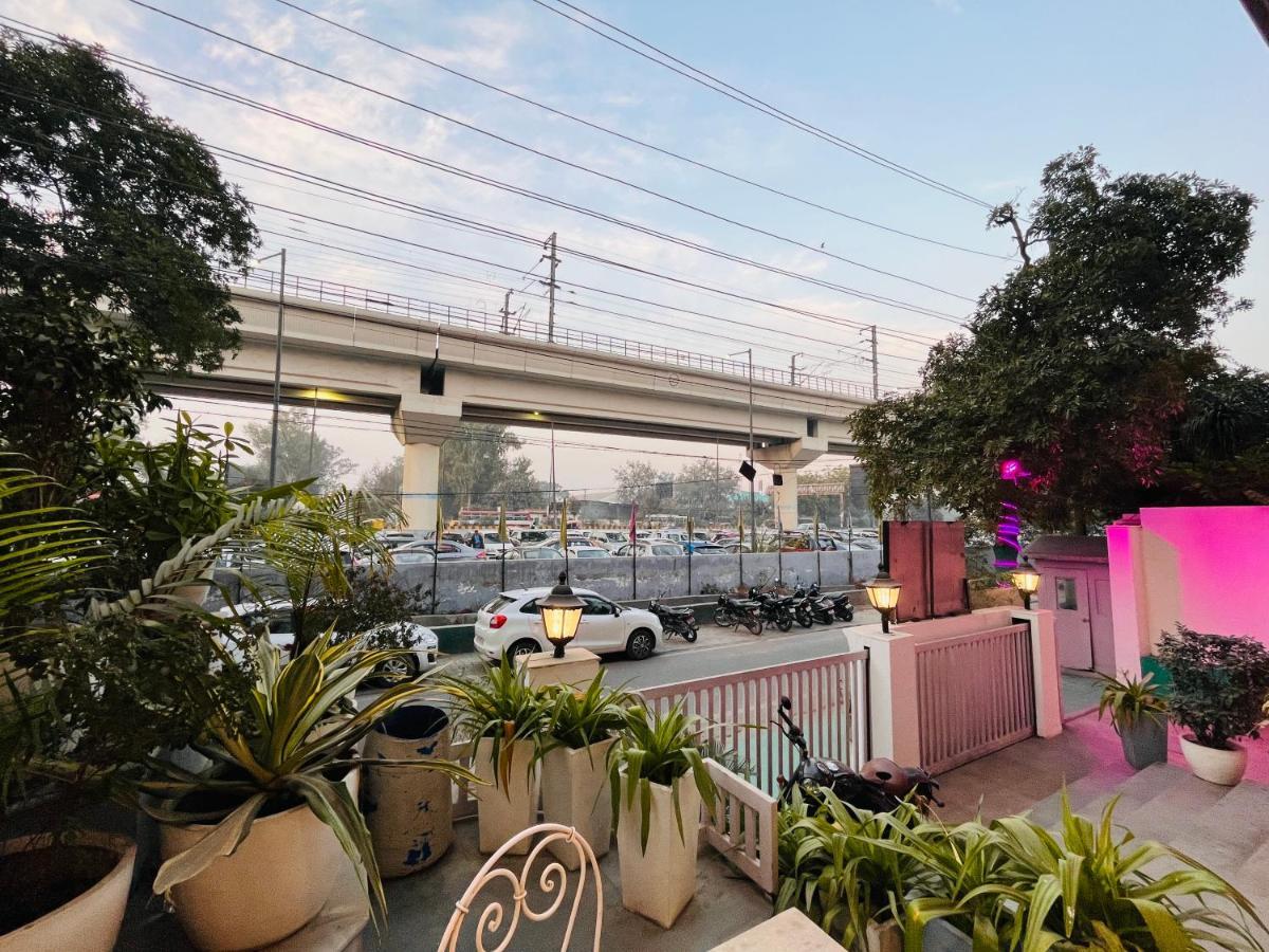 Hotel At Residency Kaushambi Couple Friendly Газиабад Екстериор снимка