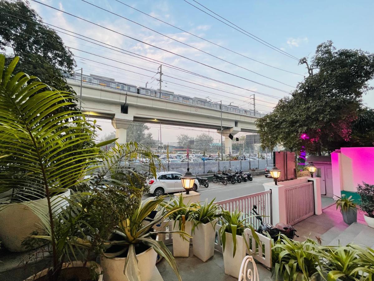 Hotel At Residency Kaushambi Couple Friendly Газиабад Екстериор снимка