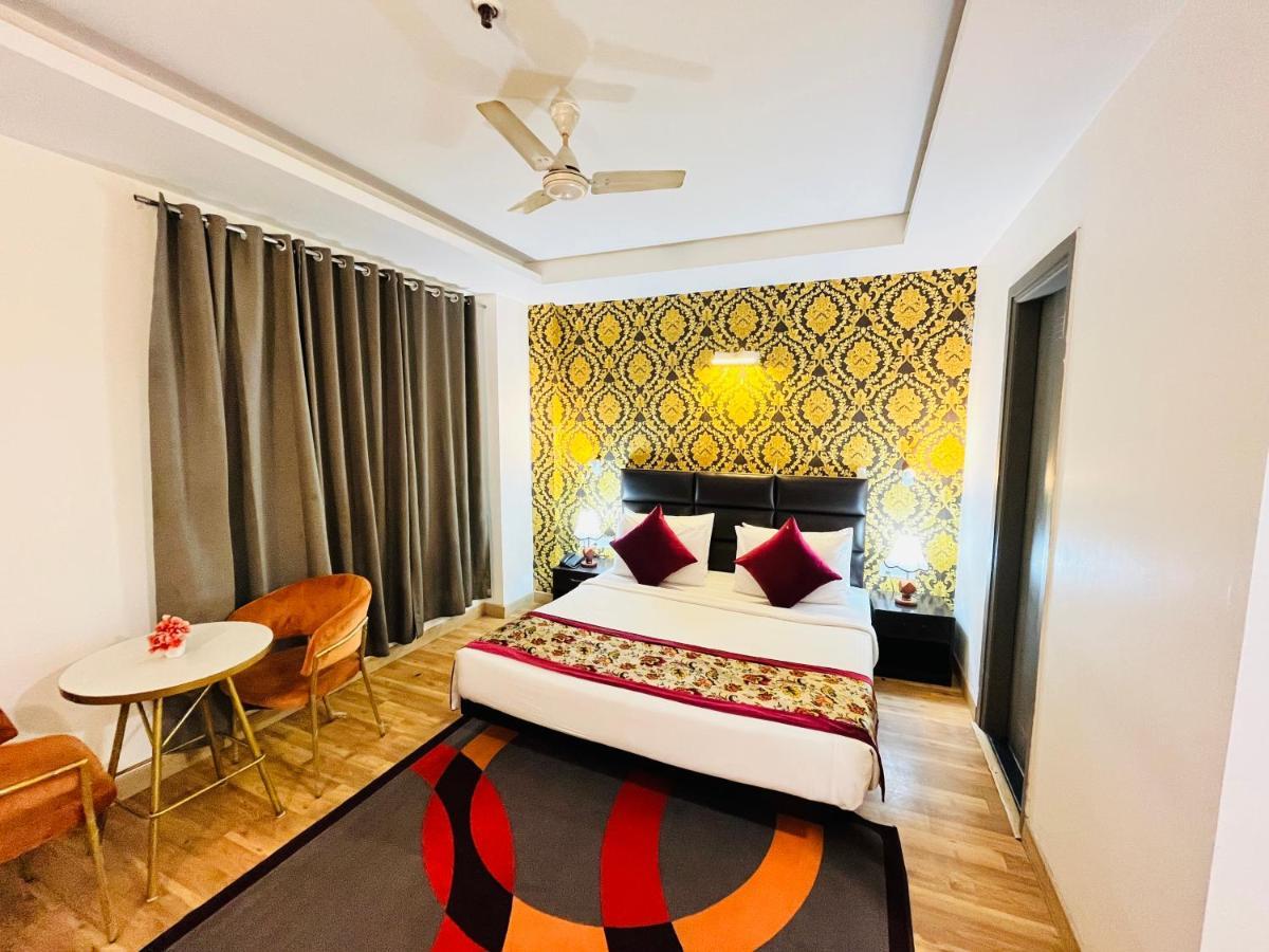 Hotel At Residency Kaushambi Couple Friendly Газиабад Екстериор снимка