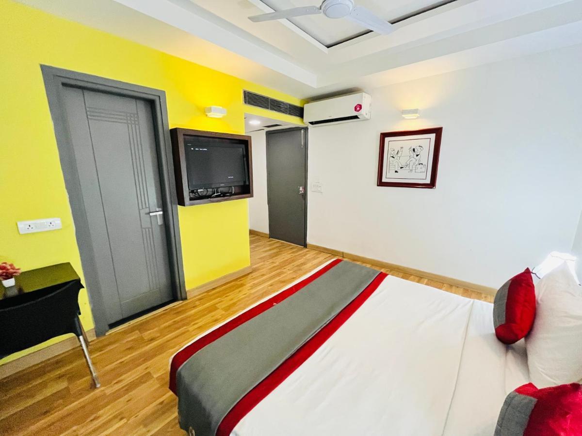Hotel At Residency Kaushambi Couple Friendly Газиабад Екстериор снимка