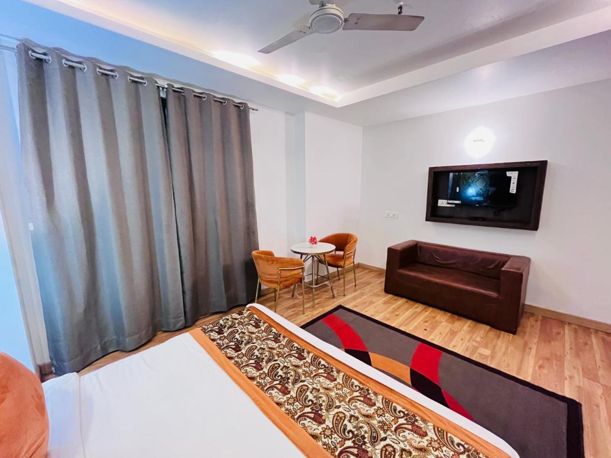 Hotel At Residency Kaushambi Couple Friendly Газиабад Екстериор снимка