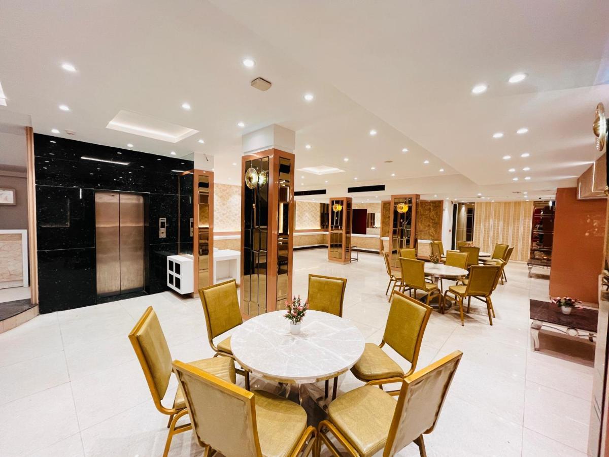 Hotel At Residency Kaushambi Couple Friendly Газиабад Екстериор снимка