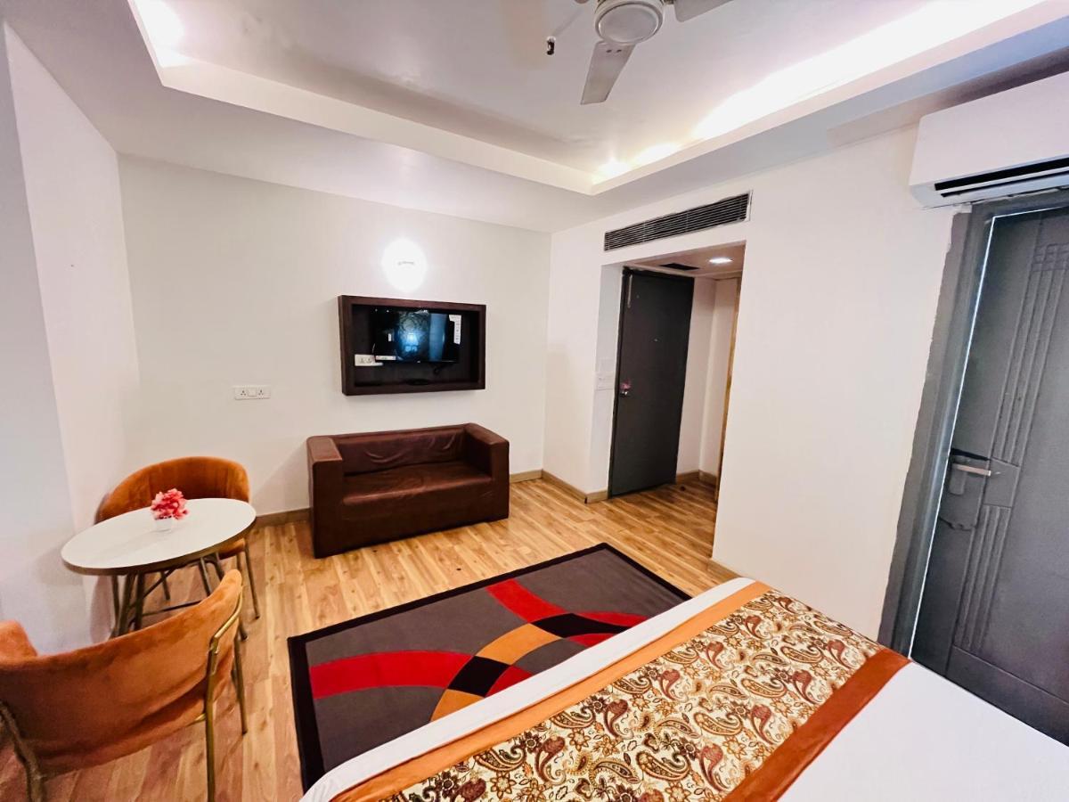 Hotel At Residency Kaushambi Couple Friendly Газиабад Екстериор снимка