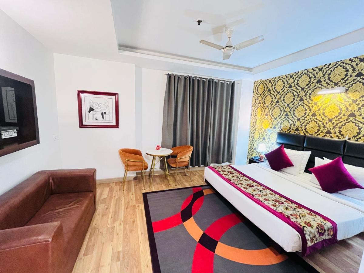 Hotel At Residency Kaushambi Couple Friendly Газиабад Екстериор снимка